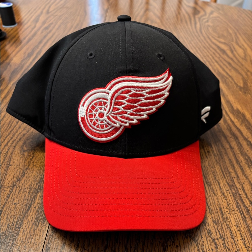 NHL Detroit Red wings fanatics hat M/L